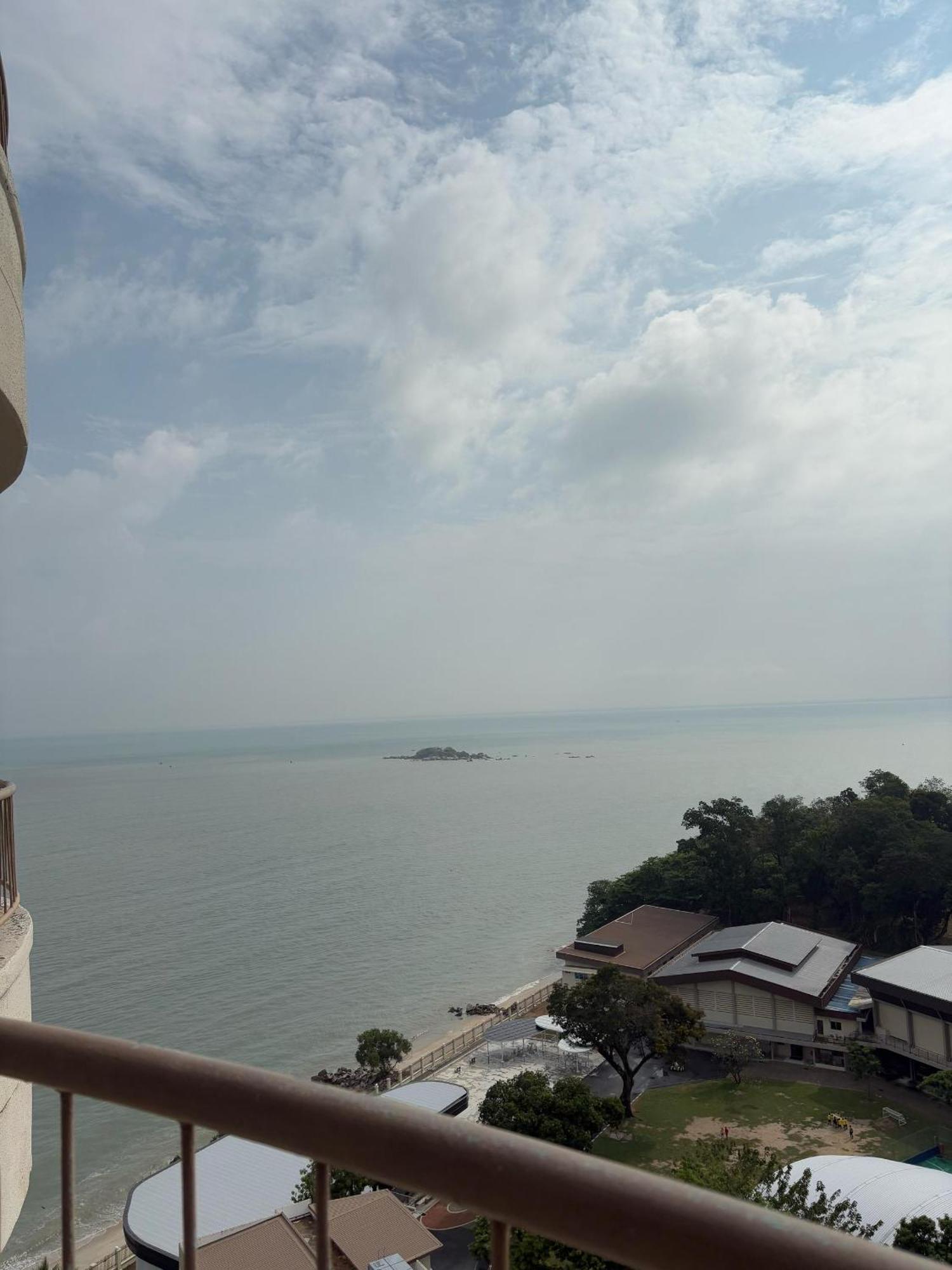 17 Jazz Sweet Beachfront Resort ทานจุงบุงาห์ ภายนอก รูปภาพ